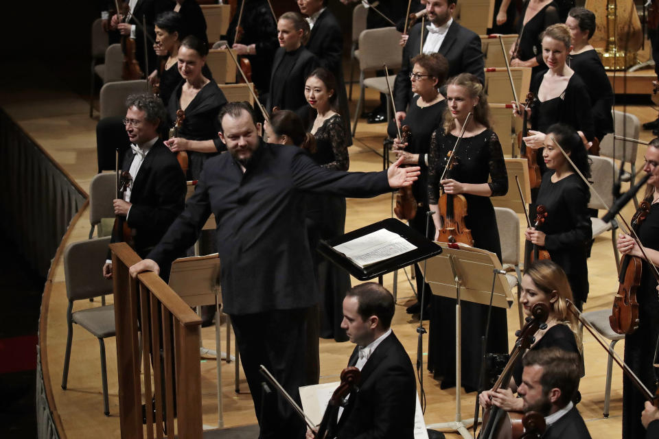 Andris Nelsons gestures towards the musicians prior to conducting a joint concert of the Boston Symphony Orchestra and Germany's visiting Leipzig Gewandhaus Orchestra, Thursday, Oct. 31, 2019, at Symphony Hall in Boston. (AP Photo/Elise Amendola)