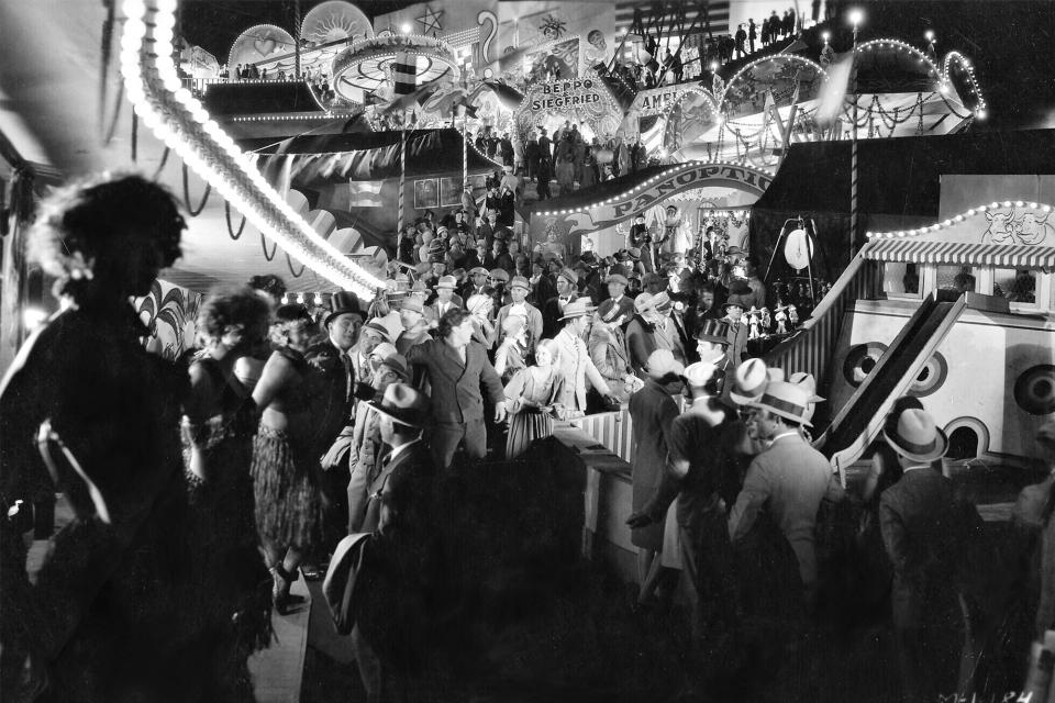 Sunrise (1927) aka Sunrise: A Song of Two Humans Directed by F. W. Murnau Shown at center, from left: George O'Brien, Janet Gaynor