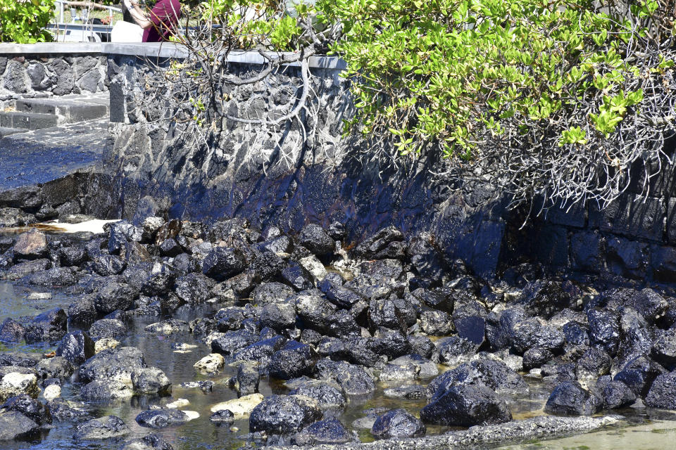 MAURITIUS-MAHEBOURG-OIL-SPILL-EMERGENCY