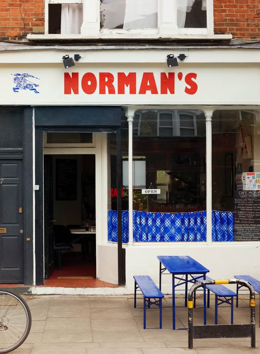 Burberry 快閃進駐倫敦 Norman’s Cafe。圖片來源：Burberry提供