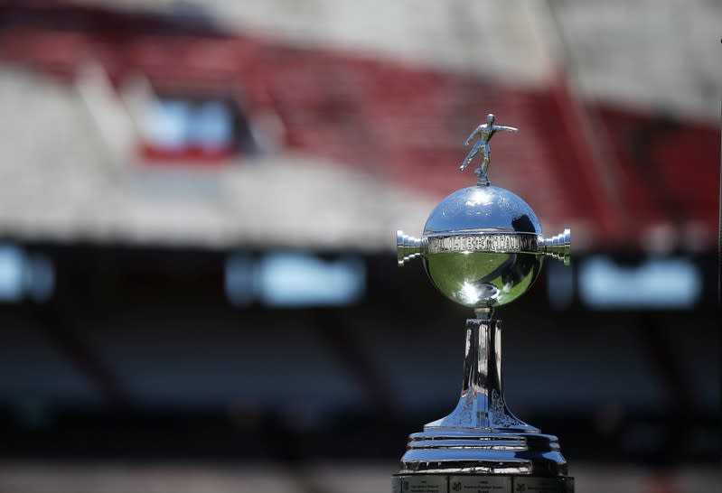 Foto de archivo del trofeo de la Copa Libertadores