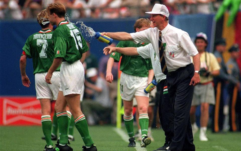 Republic of Ireland manager Jack Charlton splashes water on Tommy Coyne, 15, and Andy Townsend during the FIFA World Cup 1994 Group E match between Republic of Ireland and Italy at Giants Stadium