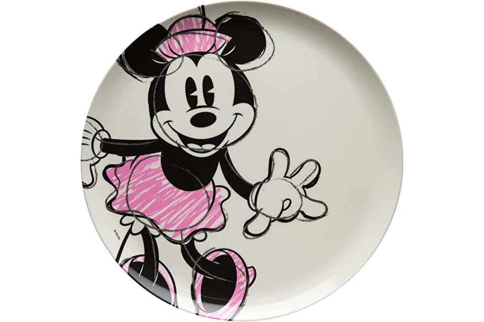 Zak Designs Mickey &amp; Minnie Melamine Plates, Disney Minnie Mouse. (Photo: Amazon SG)