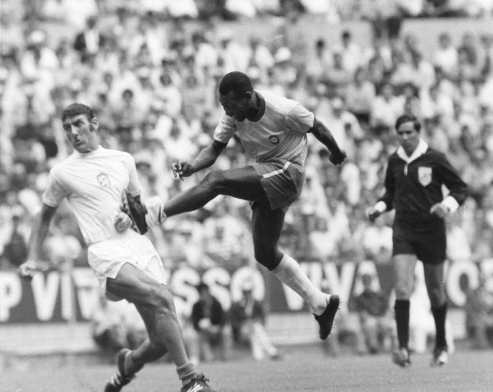 Pele shoots for goal vs Czechoslovakia in the 1970 World Cup in Mexico (Getty Images)