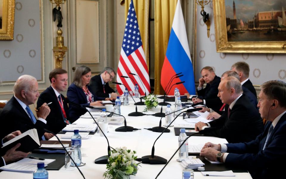 Meeting room - Sputnik/Mikhail Metzel/Pool via REUTERS