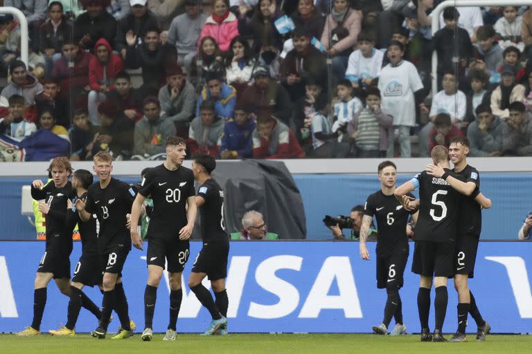 Nueva Zelanda ganó el primer partido y empató el segundo; es escolta de la Argentina