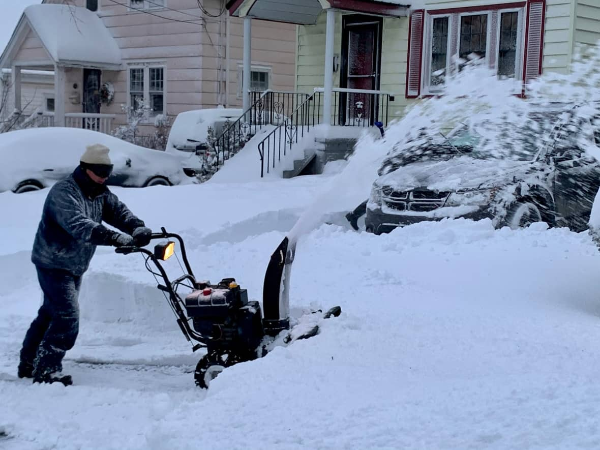 The storm is expected to start Friday afternoon as periods of snow mixed with rain begin to fall. (Paul Palmeter/CBC - image credit)