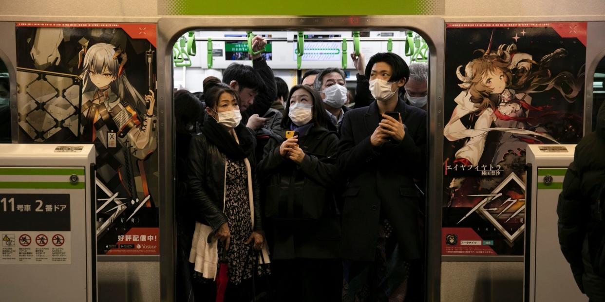 coronavirus train mask japan