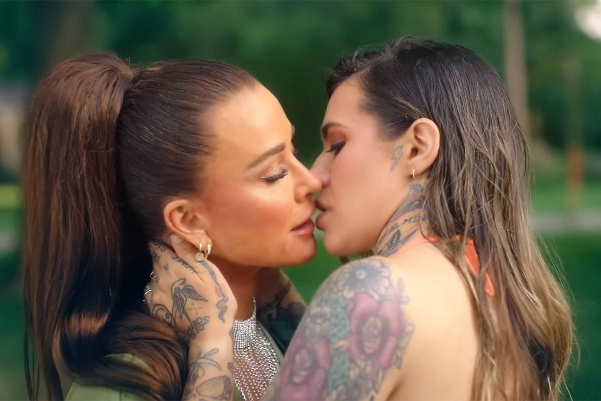 Kyle Richards and Morgan Wade Get Flirty with Fruit in Steamy New 'Fall in  Love with Me' Music Video