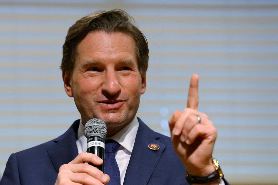 PHOTO: Democratic presidential candidate Rep. Dean Phillips speaks at a campaign town hall meeting in Exeter, New Hampshire, December 8, 2023.  (Brian Snyder/Reuters)