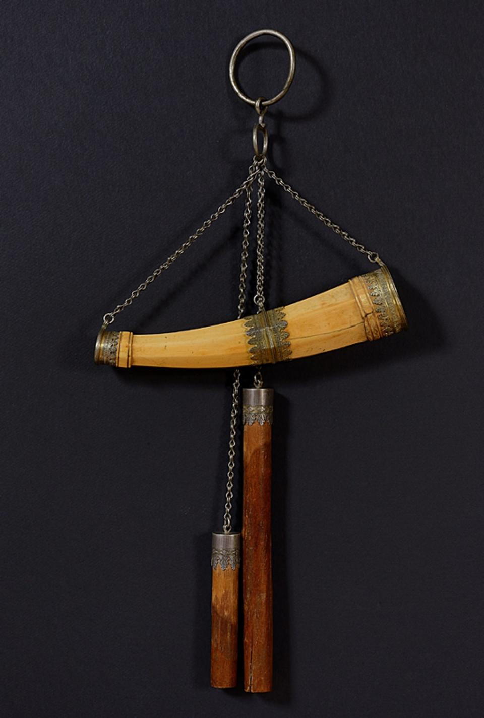 The horn with rods is thought to have been a gift to Francis from Sultan al-Kamil (Photographic archive of the Sacred Convent of S. Francesco in Assisi, Italy)