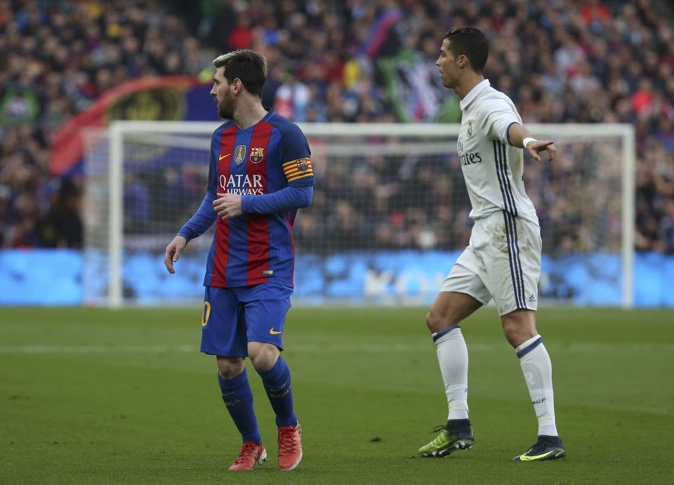 Football Soccer - Barcelona v Real Madrid - Spanish La Liga Santander- Nou Camp Stadium, Barcelona, Spain - 3/12/16. Real Madrid's Cristiano Ronaldo and Barcelona's Lionel Messi in action during the "Clasico". REUTERS/Sergio Perez (SPAIN - Tags: SOCCER SPORT)