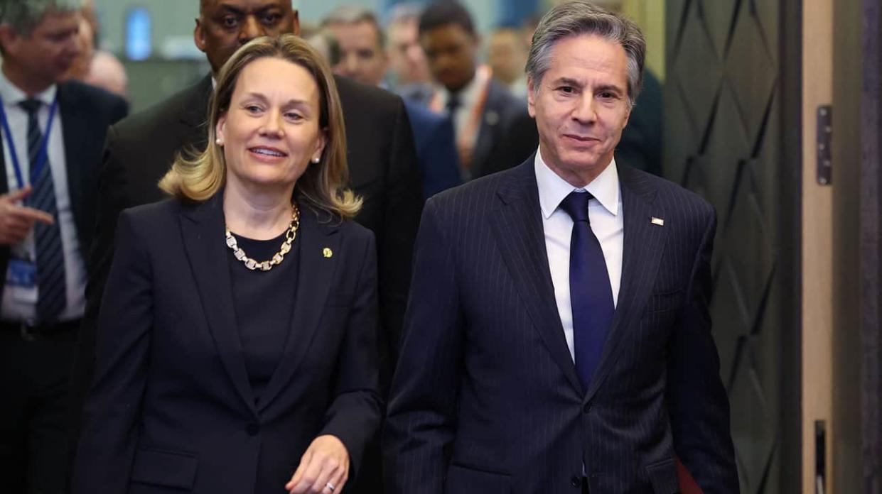 US Permanent Representative to NATO Julianne Smith (L) and US Secretary of State Antony Blinken (R). Stock photo: Getty Images