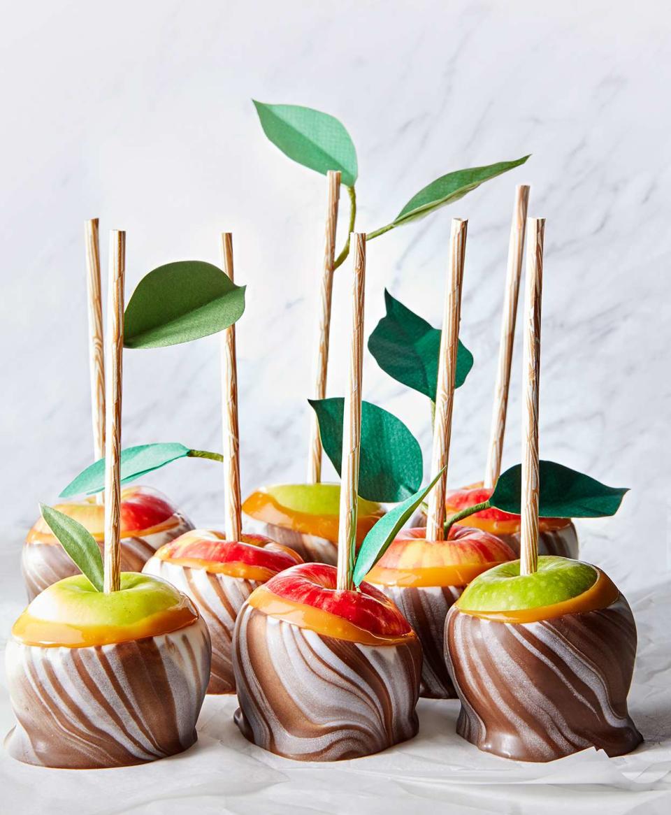 marbelized caramel apples with paper art
