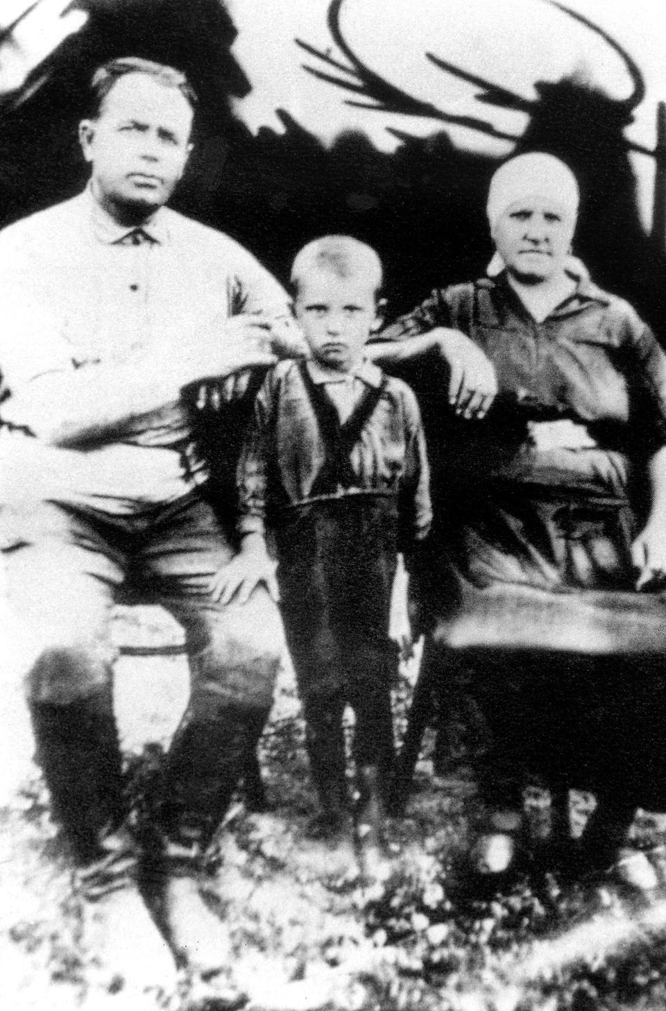 4-year old Mikhail Gorbatchev, here as a child in Privolnoe in Ukraine, circa. 1935.<span class="copyright">Apic—Getty Images</span>