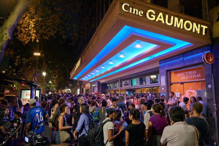 El Cine Gaumont, en Avenida Rivadavia 1635, fue fundado en 1912, cuando se llamaba Cinematógrafo de la Plaza del Congreso