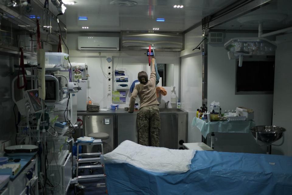 A Ukrainian military medic in a mobile operating theater of the 110th Mechanized Brigade in Donetsk Oblast on Nov. 11, 2023. (Francis Farrell/The Kyiv Independent)