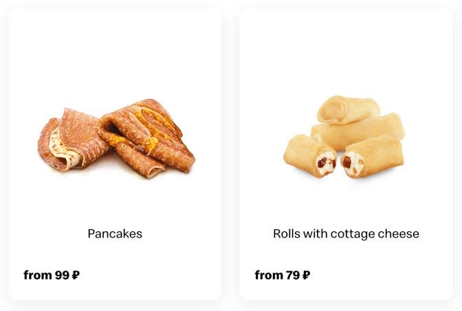 Pancakes and cottage cheese rolls available at Vkusno & tochka