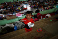 A child eats noodles at a temporary evacuation center for people living near Mount Agung, a volcano on the highest alert level, inside a sports arena in Klungkung, on the resort island of Bali, Indonesia, September 24, 2017. REUTERS/Darren Whiteside