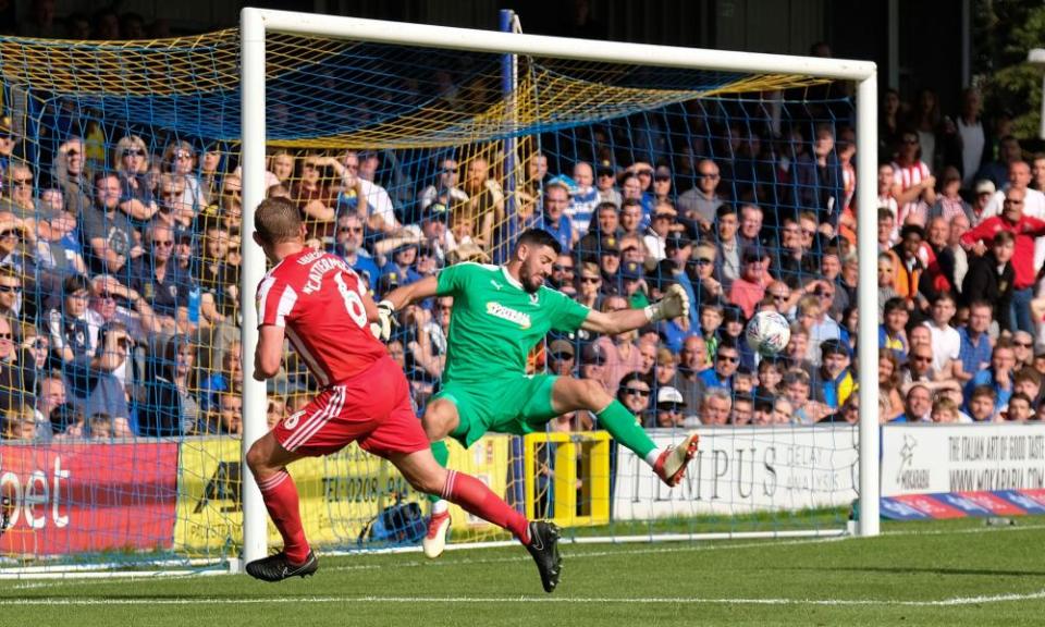 Lee Cattermole scores his second and winning goal for Sunderland at AFC Wimbledon