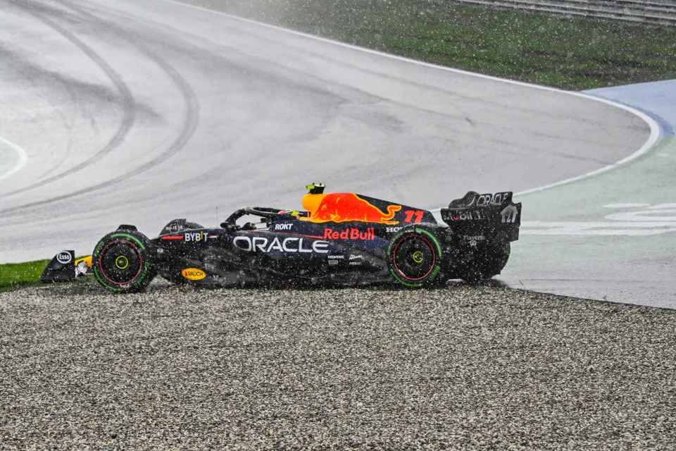 El despiste de Checo Pérez en el Gran Premio de Holanda terminó siendo costoso. (Photo by JOHN THYS / AFP) (Photo by JOHN THYS/AFP via Getty Images)