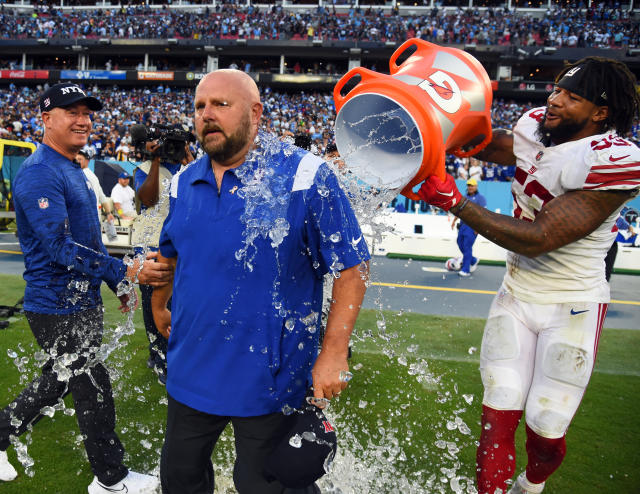 Daboll's Giants Rally From 13 Down to Beat Titans 21-20 - Bloomberg