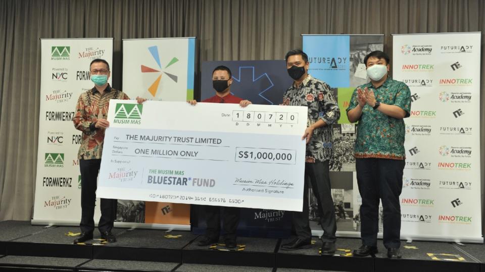 A cheque presentation of $1 million for the Musim Mas BlueStar* Fund, witnessed by Minister for Social and Family Development, Desmond Lee (second from left). (PHOTO: Character and Leadership Academy) 