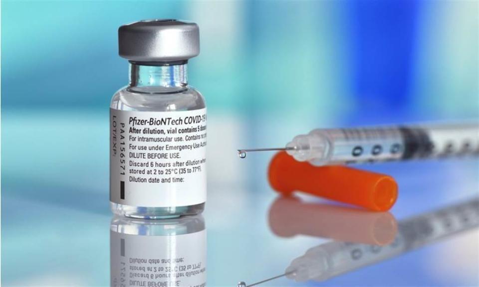 新北市三峽恩主公醫院誤打未稀釋的BNT疫苗原液，許多人不知道原來BNT的前置作業超複雜，完整步驟曝光後讓眾人看傻。（示意圖／Shutterstock）