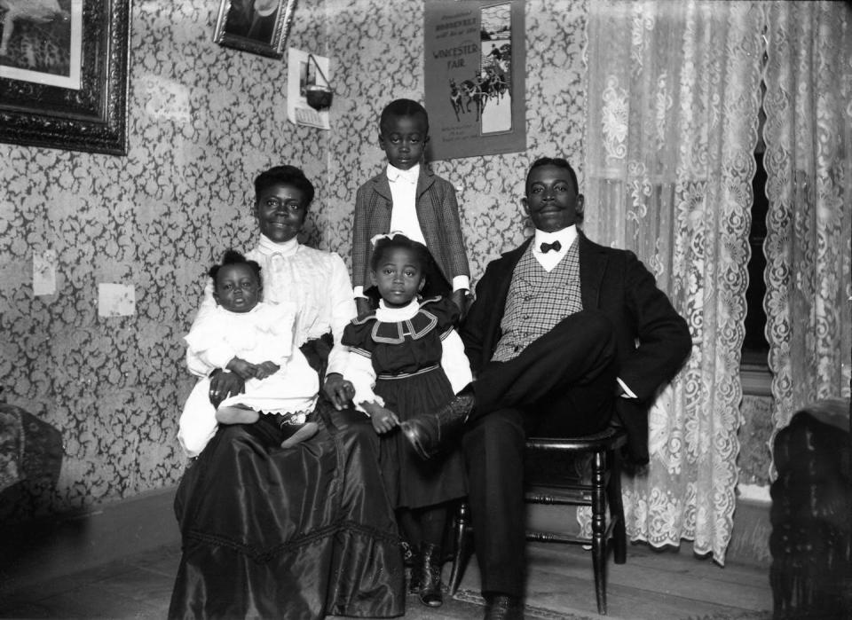 Thomas A. Dillon and Margaret Dillon family, photographed by William Bullard, about 1903. <a href="http://www.bullardphotos.org/gallery/#jp-carousel-652" rel="nofollow noopener" target="_blank" data-ylk="slk:Courtesy of Frank Morrill, Clark University and the Worcester Art Museum;elm:context_link;itc:0;sec:content-canvas" class="link ">Courtesy of Frank Morrill, Clark University and the Worcester Art Museum</a>