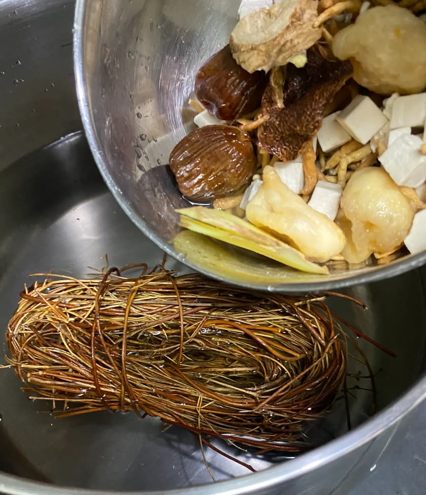 祛濕湯水食譜│雞骨草茯苓薏米湯 春日祛濕養肝