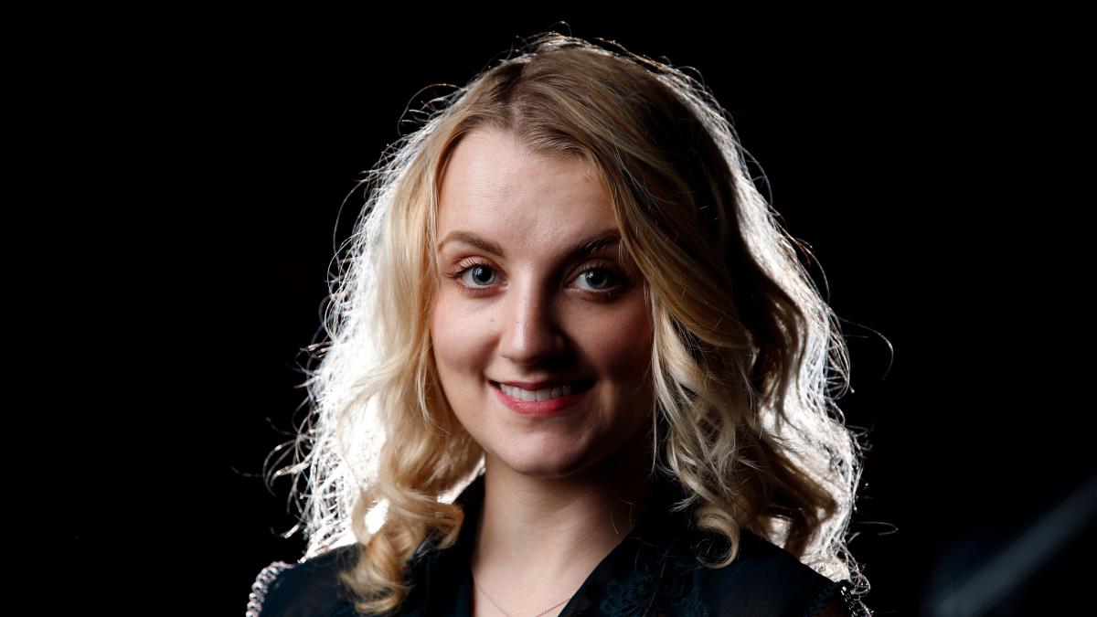 Evanna Lynch dismisses talk of ‘rift’ between JK Rowling and Harry Potter cast thumbnail