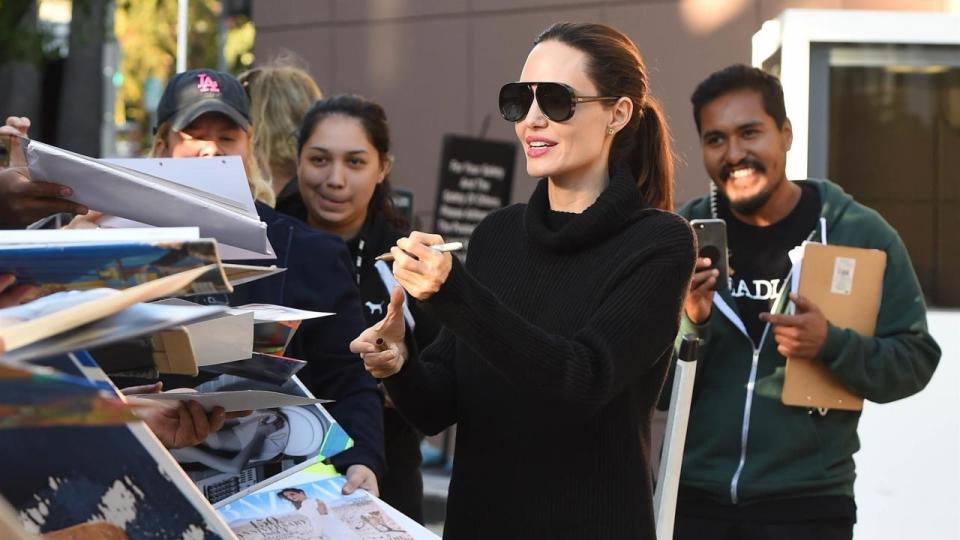 The 42-year-old actress signed autographs for fans on Saturday.