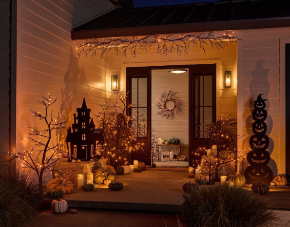 twinkly outdoor halloween decor