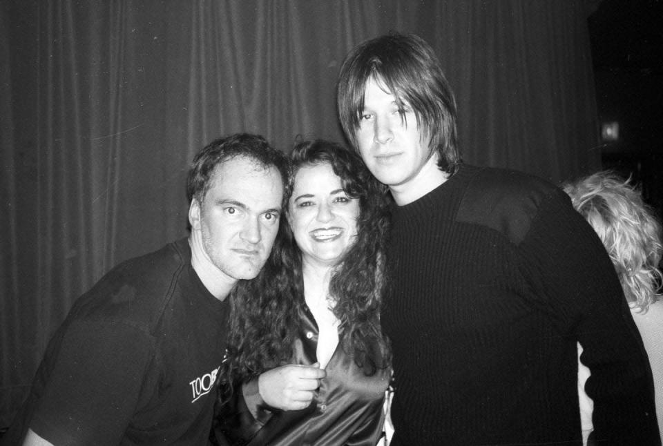<p>Quentin Tarantino y el músico John Oszajca posan para un retrato en The Viper Room en Los Ángeles, California, el 2 de marzo de 2000.</p>