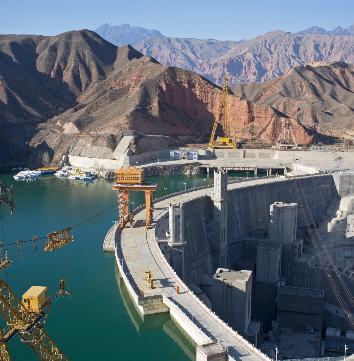 A hydropower station and dam in Jianzha County, Qinghai Province, China. (Photo: China Photos/Getty Images)