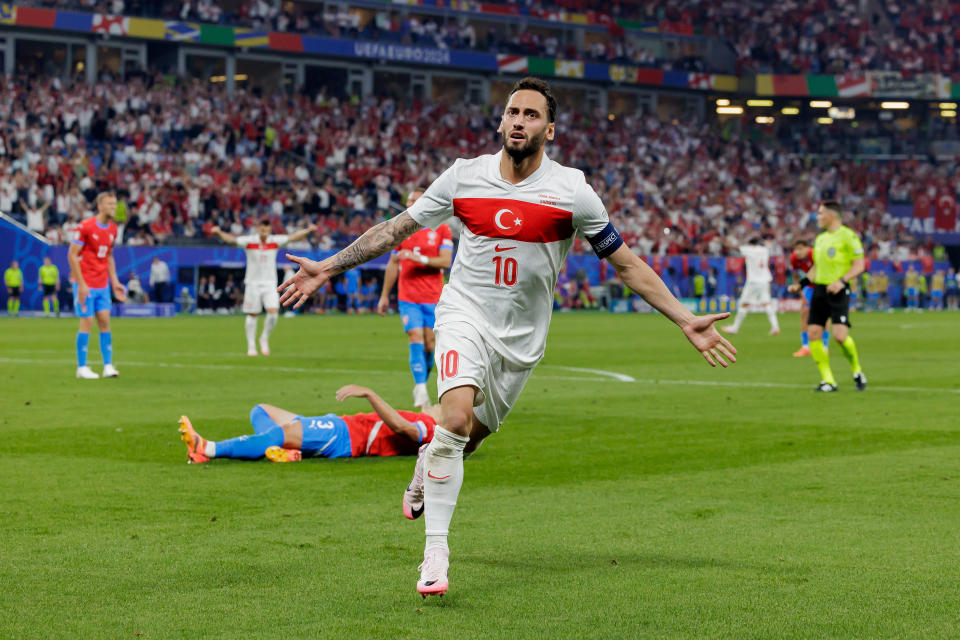 土耳其Hakan Çalhanoğlu。(Photo by Rico Brouwer/Soccrates/Getty Images)