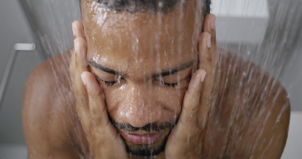 Un baño relajante es todo lo que necesitas, pero si la regadera no funciona no lo disfrutarás igual. (Foto: Getty)