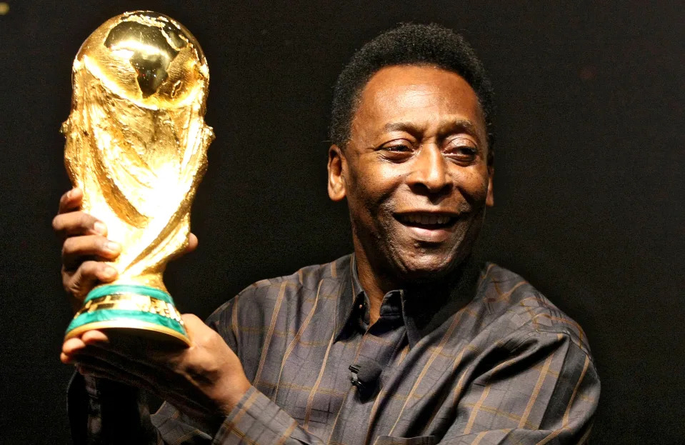 Pelé é o único jogador da história a conquistar a Copa do Mundo em três oportunidades (Foto: GABRIEL LOPES/AFP via Getty Images)