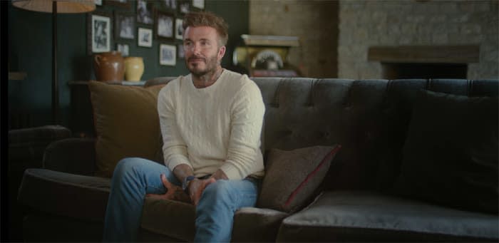 David Beckham en uno de los salones de su casa en la campiña inglesa