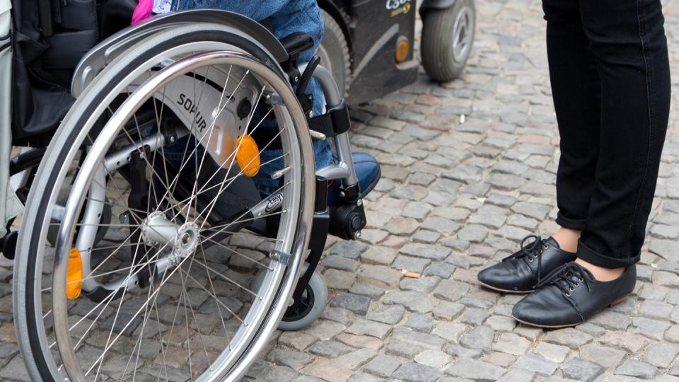 Mann im Rollstuhl: 7,8 Millionen Bundesbürger haben einen Schwerbehindertenausweis. Symbolbild: Soeren Stache