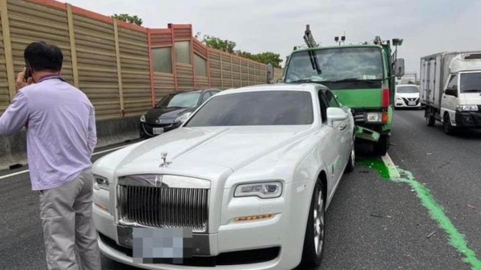 網傳全聯董事長林敏雄駕勞斯萊斯出車禍，全聯緊急避謠。（圖／擷自記者爆料網）