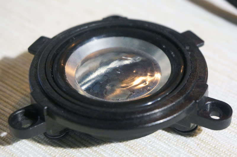 The Beryllium diaphragm from the Utopia. M-shaped diaphragms are used in both headphones for optimal dynamics. 