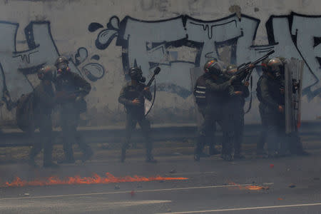 Riot security forces clash with demonstrators during a rally called by health care workers and opposition activists against Venezuela's President Nicolas Maduro in Caracas, Venezuela May 22, 2017. REUTERS/Carlos Barria