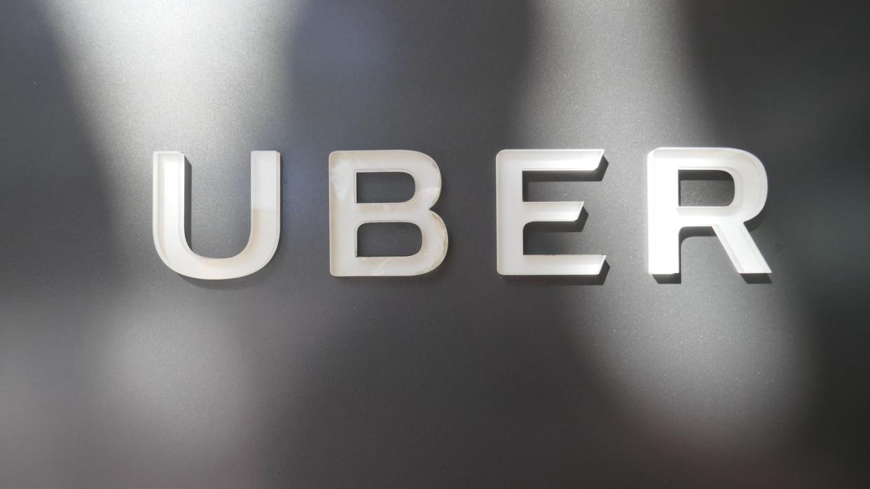 Uber-Firmenlogo am Hauptsitz des Unternehmens in San Francisco.