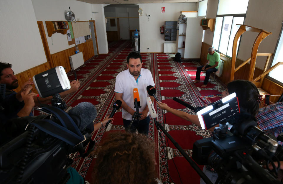 The head of&nbsp;Es Satty's former mosque speaks to the media. (Photo: Albert Gea / Reuters)