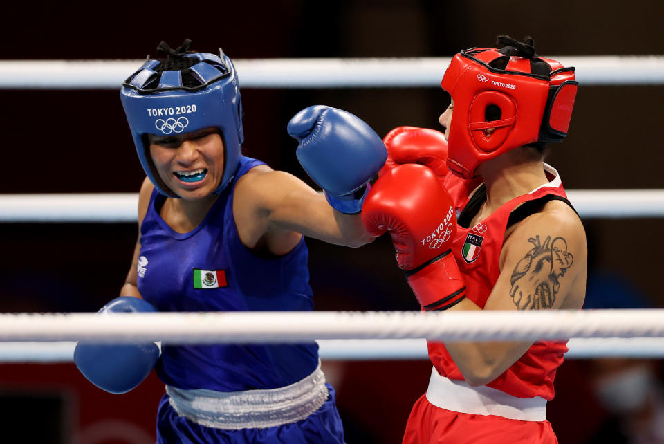 TOKYO, JAPAN - JULY 27: Rebecca Nicoli (red) of Italy exchanges punches with Esmeralda Falcon Reyes of Mexico during the Women's Light (57-60kg) on day four of the Tokyo 2020 Olympic Games at Kokugikan Arena on July 27, 2021 in Tokyo, Japan. (Photo by James Chance/Getty Images)