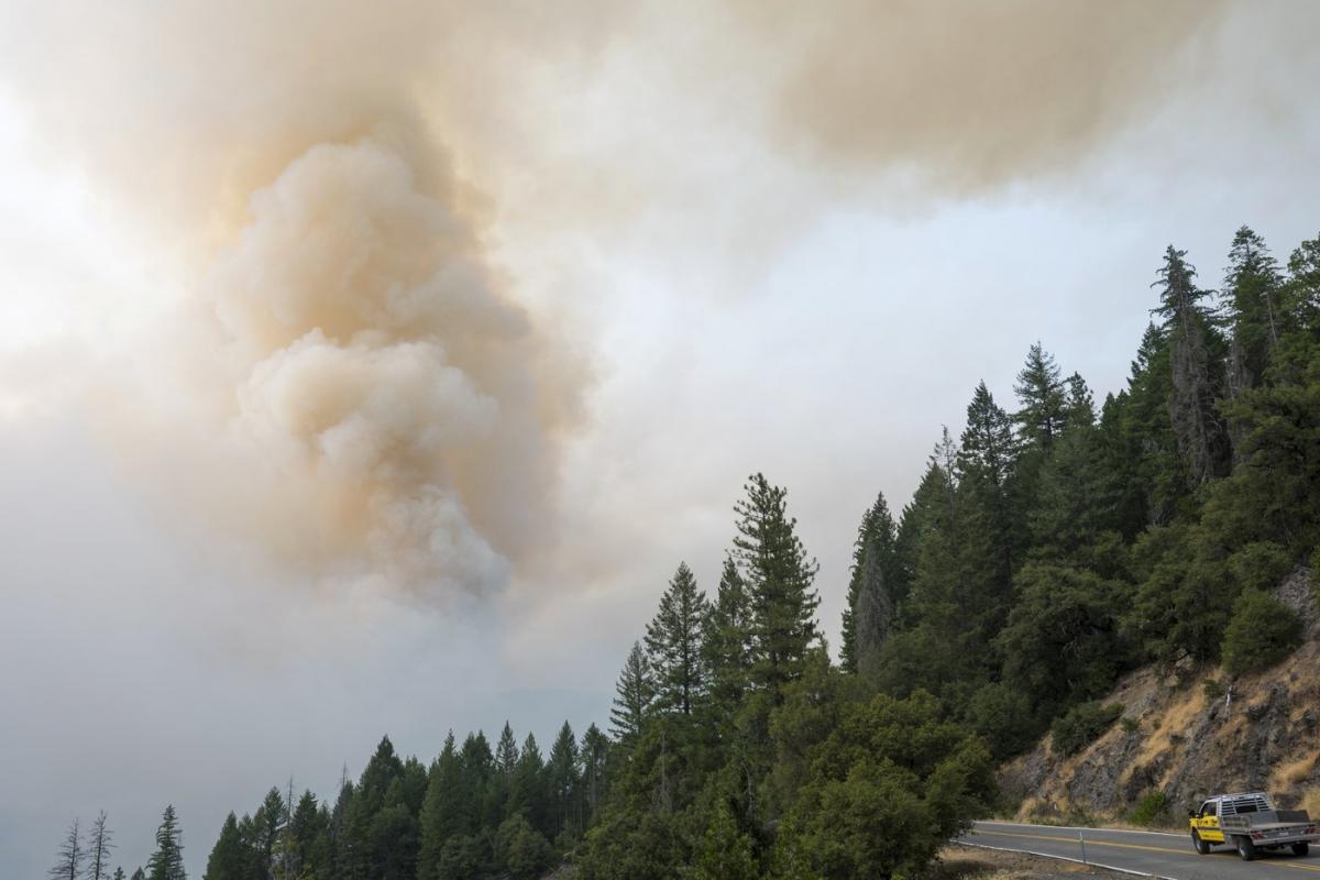 Thousands battle Western wildfires as smoke puts millions under air quality alerts