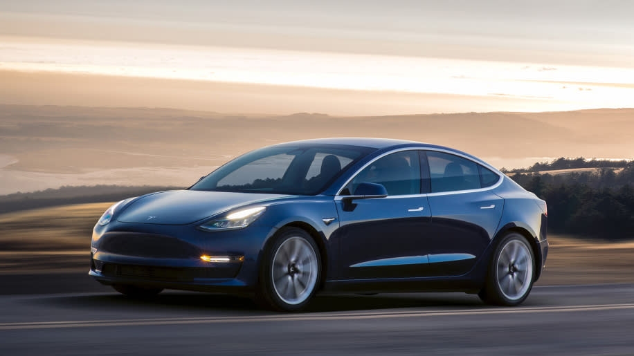為了簡化生產提高效率，現行款Tesla Model 3皆採用後輪驅動設定