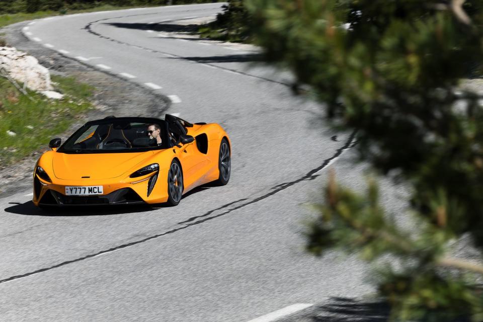 2025 mclaren artura spider