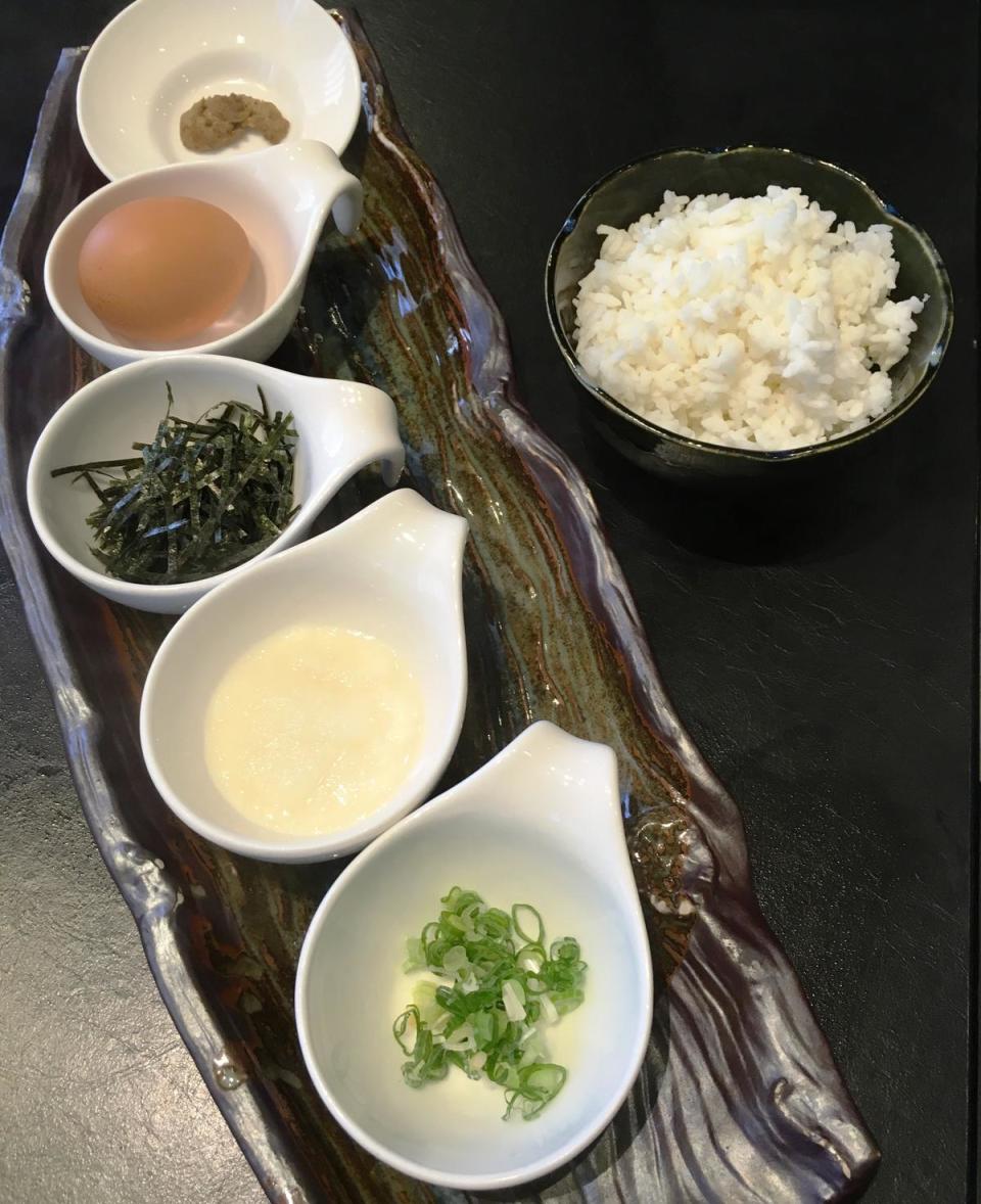 主廚特別在「日式雜炊」中加入日本松葉蟹膏和山藥泥。